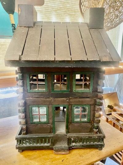 Large Adirondack Log Cabin Model, Doors Open and Close