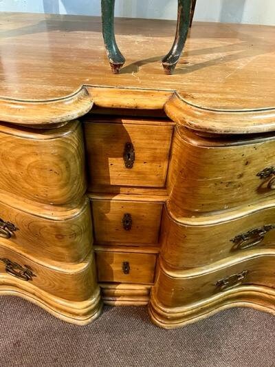 Antique Serpentine Chest of Drawers, 19th Century