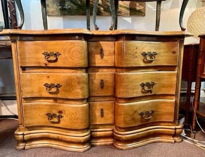 Antique Serpentine Chest of Drawers, 19th Century