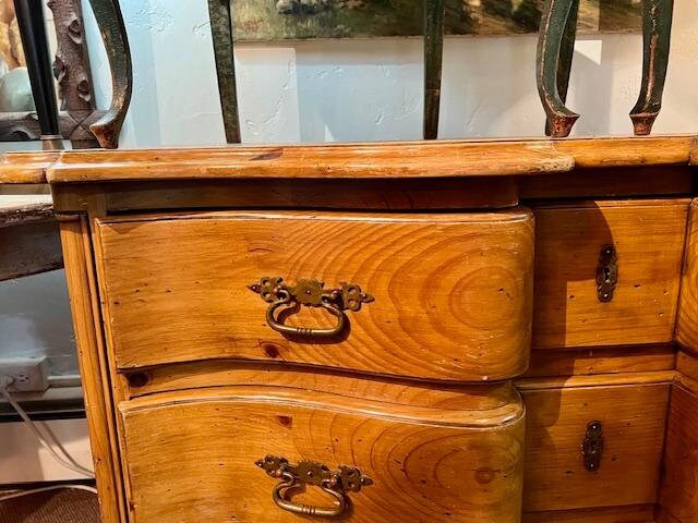 Antique Serpentine Chest of Drawers, 19th Century
